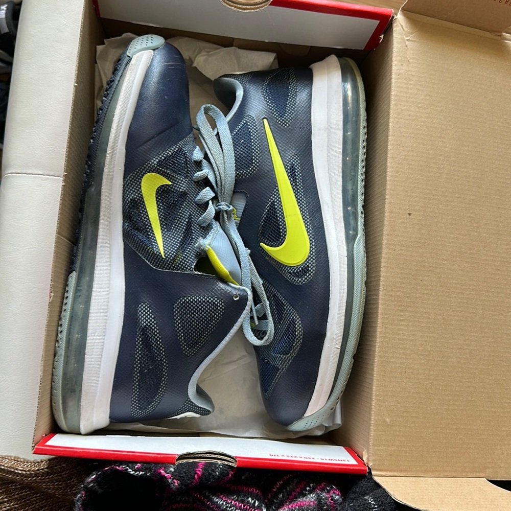 Mes lebron size 10.5